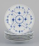 L'Art presents: 
Royal 
Copenhagen Blue 
Fluted Half 
Lace. A set of 
six lunch 
plates in 
porcelain.
