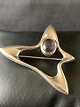 Silver brooch with stone, stamped 925S and with very nice detailed pattern.