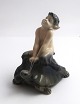 Königliches Kopenhagen. Porzellanfigur. Faun sitzt auf Schildkröte. Modell 858. 
Höhe 9 cm. (1 Wahl)