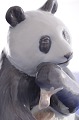 Klits Antik 
presents: 
Royal 
Copenhagen 
figurine 662 
Panda eating