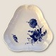 Royal Copenhagen
Curved blue flower
Triangular dish
#10/ 1526
*DKK 250