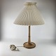 Kinnerup Antik 
& Porcelæn 
præsenterer: 
Le Klint 
Bordlampe
Model 301
