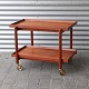 Kinnerup Antik 
& Porcelæn 
præsenterer: 
Poul 
Hundevad 
bakkebord
75 cm