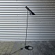 Kinnerup Antik 
& Porcelæn 
præsenterer: 
Arne 
Jacobsen 
AJ sort 
gulvlampe