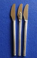 Antikkram 
präsentiert: 
Farina 
dänisch 
versilbert 
Besteck, Set 
von 3 Essmesser 
21,5cm