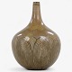 Roxy Klassik 
præsenterer: 
Axel Salto 
/ Royal 
Copenhagen.
Vase i stentøj 
med indridset 
bladdekoration 
og ...
