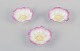 L'Art 
præsenterer: 
Tre små 
franske Art 
Nouveau skåle i 
fajance.
Blomstermotiv. 
Håndmalet i 
gult og 
lyserødt.