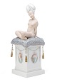 Gerhard Henning 
for Royal 
Copenhagen. 
Nikkedukken “ 
Ane ...