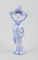L'Art 
præsenterer: 
Bjørn 
Wiinblad 
(1918-2006). 
"Efterår" fra 
serien "De fire 
årstider", 
figur i 
blåglaseret 
lertøj.
