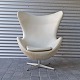 Kinnerup Antik 
& Porcelæn 
præsenterer: 
Arne 
Jacobsen 
lænestol 
Ægget
Hvid læder

