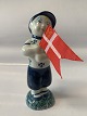 Antik Huset 
præsenterer: 
Aluminia 
figur år.1942 
Lille bror 
fajance 
Børnehjælpsdagsfigurer