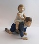 Bing & 
Grøndahl. 
Porcelænsfigur. 
Bror og søster. 
Højde ...