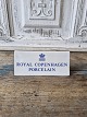 Karstens Antik 
præsenterer: 
Royal 
Copenhagen 
Forhandlerskilt