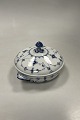 Danam Antik 
præsenterer: 
Royal 
Copenhagen 
Musselmalet 
Riflet Rundt 
Terrin No. 309