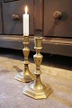 K&Co. presents: 
A pair of 
18th century 
brass 
candlesticks 
with a really 
nice patina...