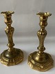 Et par antikke 
af Bronze med 
kantet fod. 
Højde. 26 cm.