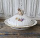 Karstens Antik 
præsenterer: 
Royal 
Copenhagen Fuld 
Saksisk Blomst 
stort lågfad 
no. 1733