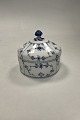 Danam Antik 
præsenterer: 
Royal 
Copenhagen 
Musselmalet 
Riflet 
Bonbonniere No. 
176 / 177