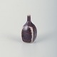 Antageligt Stig 
Lindberg, 
miniature vase 
af stentøj, ...