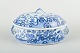 Kinesisk terrin 
med låg, blå og 
hvid porcelæn.