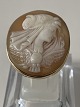 Antik Huset 
præsenterer: 
14 karat 
guld, Dame Camé 
guldring.
Ring størrelse 
54
