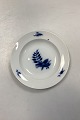 Danam Antik 
præsenterer: 
Royal 
Copenhagen Bleu 
Royal Dyb 
Tallerken No. 
14014
