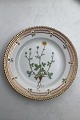 Royal 
Copenhagen 
Flora Danica 
Salat Tallerken 
No. 20 / 3573