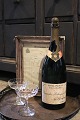 Dekorativ , gammel fransk reklame Bollinger champagneflaske med en rigtig fin 
patina...