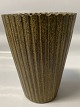 Arne Bang 
ceramics
Vase with 
grooves
Height 12.5 
cm.