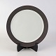 Kinnerup Antik 
& Porcelæn 
præsenterer: 
Quistgaard 
tallerken
Flamestone
22,5 cm