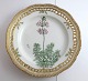 Lundin Antique 
præsenterer: 
Royal 
Copenhagen. 
Flora Danica 
tallerken med 
gennemskåret 
bort. Diameter 
25 cm. ...