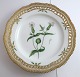 Lundin Antique 
präsentiert: 
Royal 
Copenhagen. 
Flora Danica 
Teller m. 
durchbrochener 
Kante. 
Durchmesser 25 
cm. ...