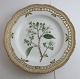 Lundin Antique 
präsentiert: 
Royal 
Copenhagen. 
Flora Danica 
Teller m. 
durchbrochener 
Kante. 
Durchmesser 25 
cm. ...
