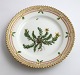Lundin Antique 
präsentiert: 
Royal 
Copenhagen 
Flora Danica. 
Kuchenteller. 
Entwurf # 3552. 
Durchmesser 
14,5 cm. ...