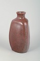 L'Art præsenterer: L. HjorthTrekantet vase, midt 1900-tallet.