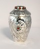Lundin Antique präsentiert: Knud Georg Jensen, Kopenhagen (KGI). Kleine Silbervase mit Stein (830). Höhe 10 cm. ...