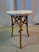 Antik Pjot præsenterer: Lille bord Kr. 300,-