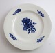 Lundin Antique präsentiert: Königliches Kopenhagen. Blaue Blume. Flache Teller. Modell 8094. Durchmesser 19 cm. ...