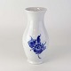 Kinnerup Antik & Porcelæn præsenterer: RC vase 8263Blåblomst flet17,5 cm