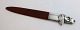 Lundin Antique præsenterer: Brevkniv med motiv af hundehoved i sølv. (830). Længde 20,2 cm