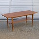 Kinnerup Antik & Porcelæn præsenterer: Teak sofabord med hylde120 cm