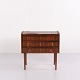 Osted Antik & Design præsenterer: Palisander Kommode med 3 Skuffer – Dansk Design fra 1960’erne