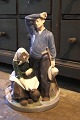 K&Co. præsenterer: Stor porcelænsfigur fra Royal Copenhagen af Høstfolk. H: 43cm. RC.1352. 1.sort...
