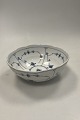 Danam Antik præsenterer: Royal Copenhagen Musselmalet Riflet Salatskål No. 311
