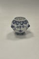 Danam Antik præsenterer: Royal Copenhagen Musselmalet Helblonde med guldkant Lille Vase No 1043