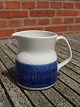 Antikkram præsenterer: Blå Koka svensk porcelæn. Mælkekander 12,5cm