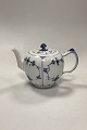 Danam Antik præsenterer: Royal Copenhagen Musselmalet Riflet Tekande No. 259