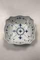 Danam Antik præsenterer: Royal Copenhagen Musselmalet Riflet Salatskål No. 193