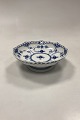 Danam Antik præsenterer: Royal Copenhagen Musselmalet Helblonde Skål på Fod No. 1023