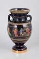L'Art præsenterer: Græsk porcelænsvase med 24 karat gulddekoration.